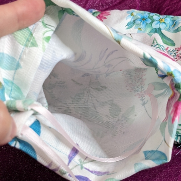 Upcycled floral drawstring reusable giftbag (blue drawstring) - Picture 4 of 4
